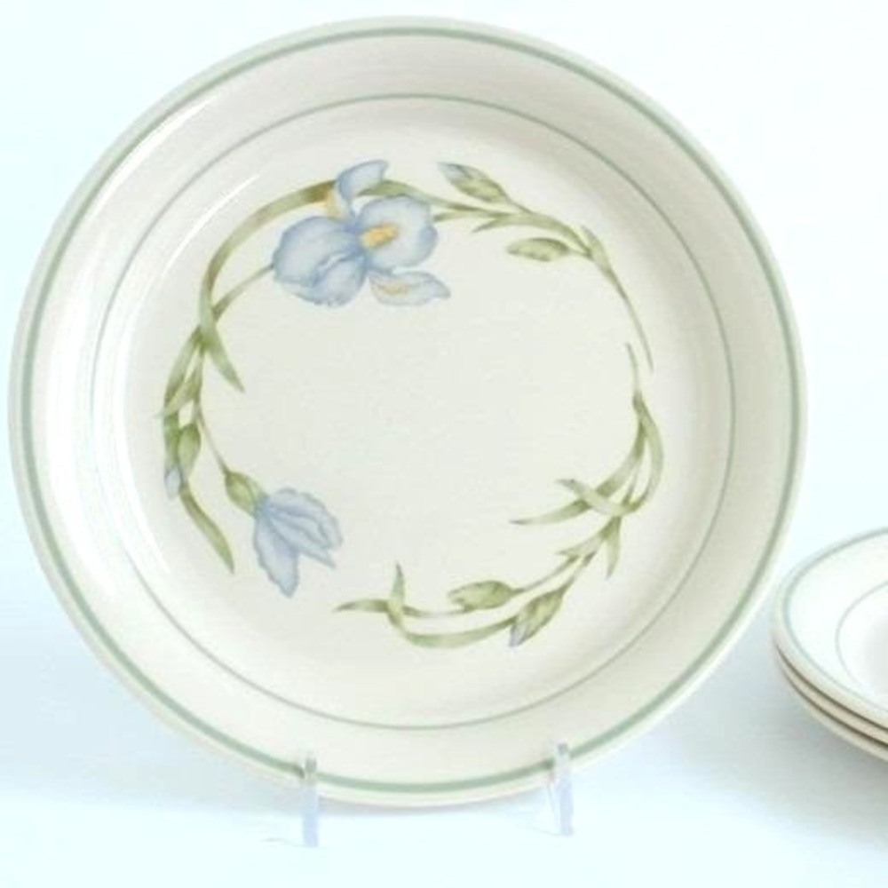 Corelle Corner Stone Blue Iris Dinner Plates Stoneware Floral Set of 4, 8.5 inch
